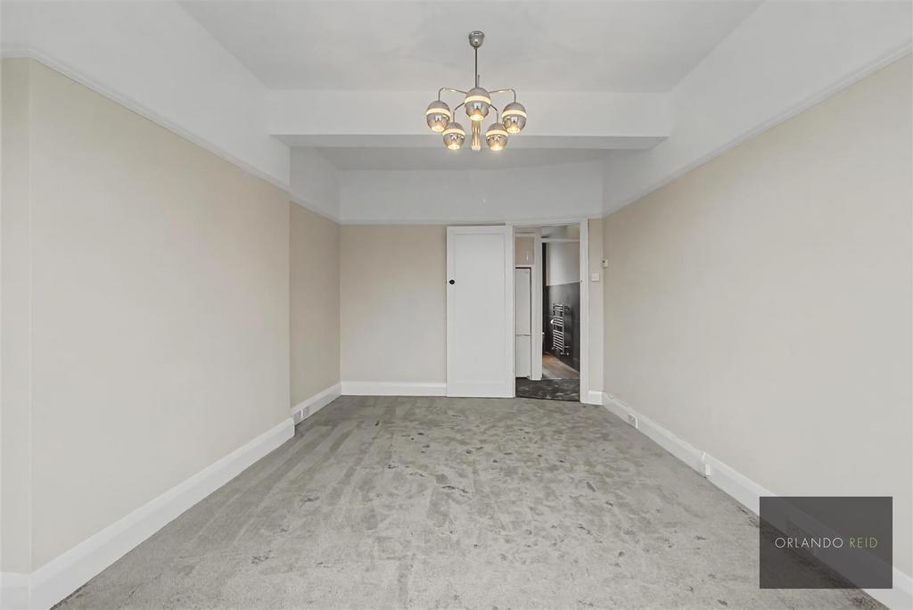 Flat 15, Windsor Court SW4 0 JF-5.jpg