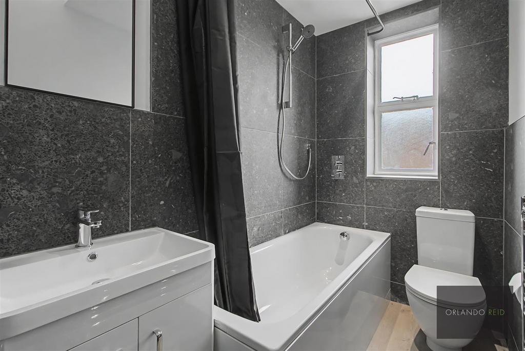 Flat 15, Windsor Court SW4 0 JF-8.jpg