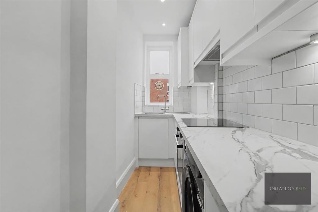 Flat 15, Windsor Court SW4 0 JF-9.jpg