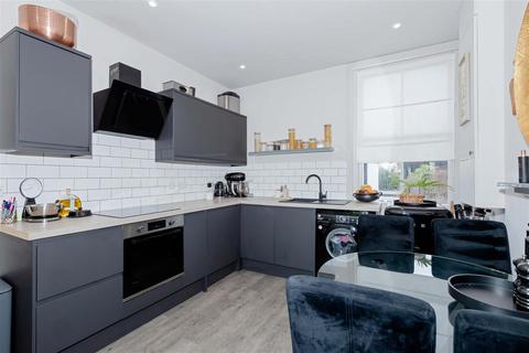2 bedroom flat to rent, Arundel Road, Brighton