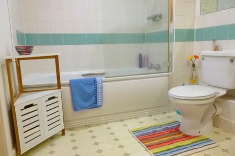 2 bedroom house share to rent, Ropewalk Court