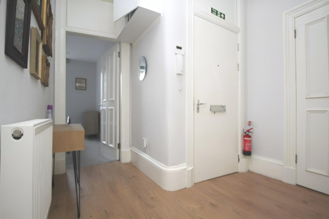 undefined, Flat 3/2, 8 Hill Street, Glasgow G3 6RN
