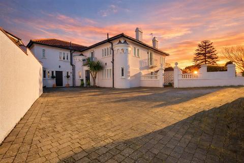 5 bedroom detached house for sale, Richmond Avenue, Bexhill-On-Sea