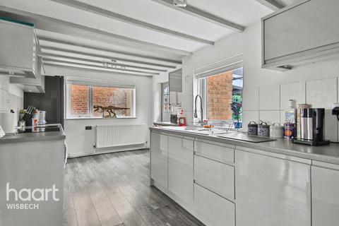 2 bedroom detached house for sale, High Road, Guyhirn