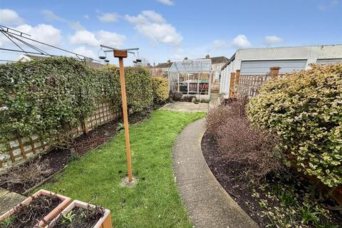 3 bedroom semi-detached house for sale, Scarborough Road, Swindon