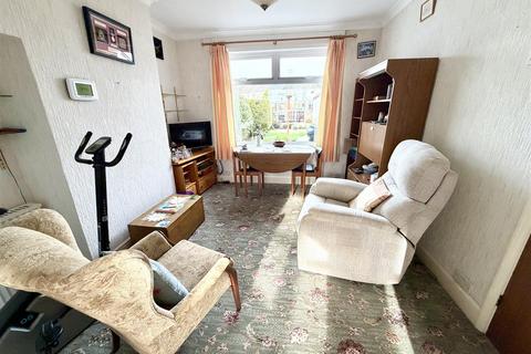 3 bedroom semi-detached house for sale, Scarborough Road, Swindon