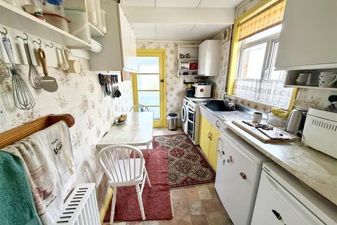3 bedroom semi-detached house for sale, Scarborough Road, Swindon