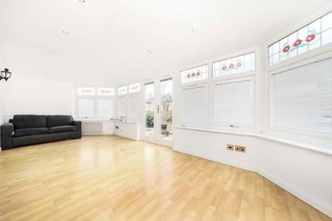 undefined, Balmoral Avenue, London N11