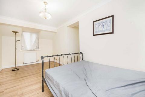 undefined, Balmoral Avenue, London N11
