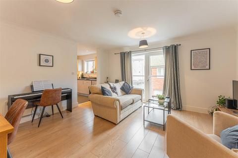 2 bedroom flat for sale, Tatler Close, Warwick
