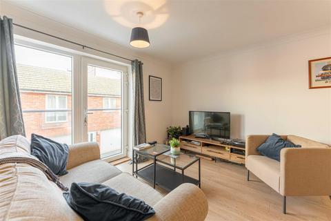 2 bedroom flat for sale, Tatler Close, Warwick