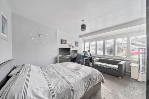 undefined, Woodside Road, Farnham, Surrey, GU9