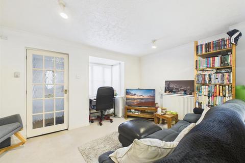 1 bedroom end of terrace house for sale, Shelduck Close, Aylesbury HP19