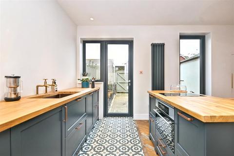 2 bedroom terraced house for sale, Summerdown Road, Eastbourne