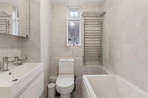 1 bedroom flat to rent, Lily Close, St Pauls Court, London, W14