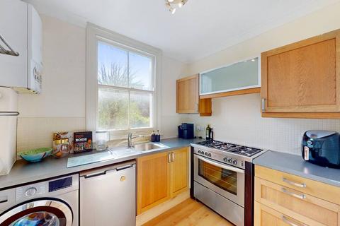 2 bedroom flat to rent, Iverson Road