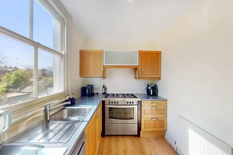2 bedroom flat to rent, Iverson Road