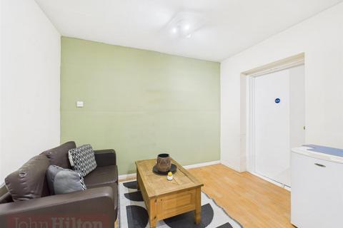 1 bedroom house to rent, Knepp Close, Brighton