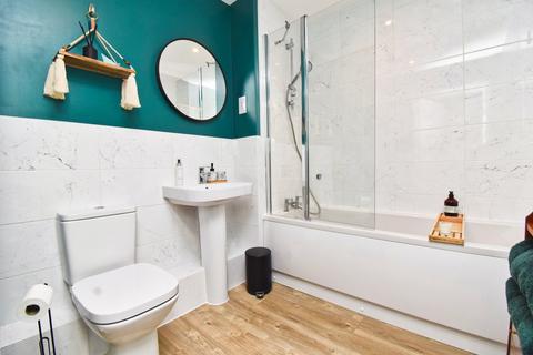 2 bedroom flat for sale, Spitfire Chase, Walton-on-Thames, KT12