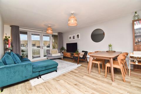 2 bedroom flat for sale, Spitfire Chase, Walton-on-Thames, KT12