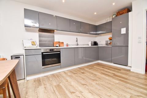 2 bedroom flat for sale, Spitfire Chase, Walton-on-Thames, KT12