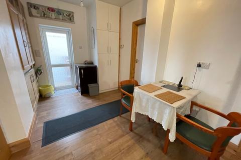 undefined, Mixes Hill Road, Luton, Bedfordshire, LU2 7TX