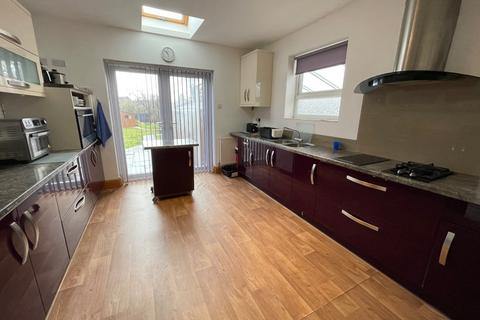 undefined, Mixes Hill Road, Luton, Bedfordshire, LU2 7TX