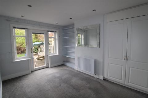 undefined, Kiln Lane, Farnham GU10