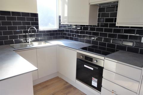 2 bedroom flat to rent, Cranes Park, Surbiton, KT5 8AS