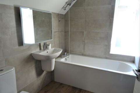 2 bedroom flat to rent, Cranes Park, Surbiton, KT5 8AS