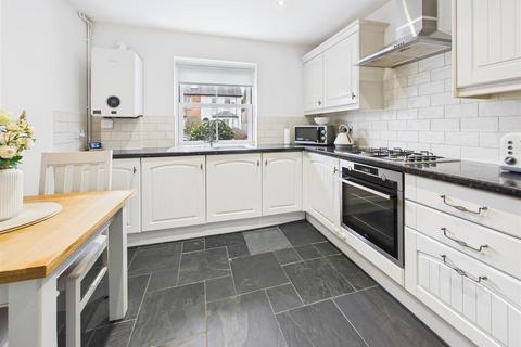 2 bedroom end of terrace house for sale, Albany Road, Hersham, Walton-On-Thames