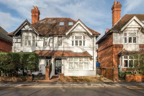 undefined, York Road, Guildford, GU1