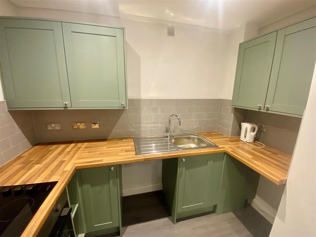 Kitchen 2.jpg