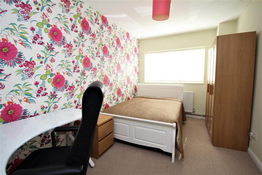 Bedroom 4.jpg