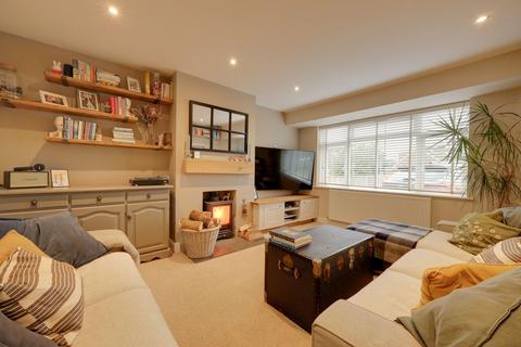 4 bedroom chalet for sale, Manor Close, Burgess Hill, RH15