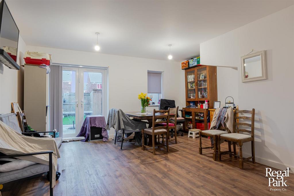 Kitchen/Dining/Family Room 'L' shape