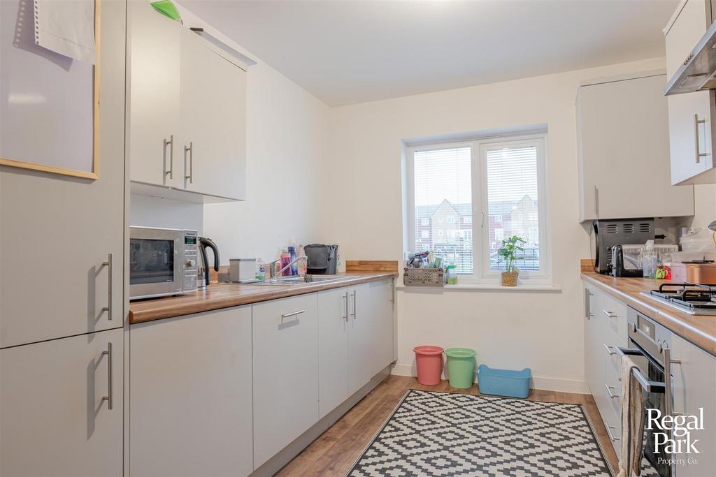 Kitchen/Dining/Family Room 'L' shape