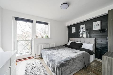 2 bedroom maisonette for sale, Whiteadder Way, E14, Canary Wharf, London, E14