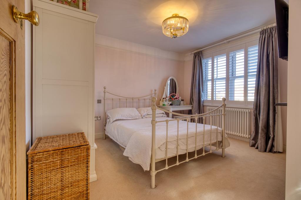 Bedroom 1 - Ewe Move Swindon South