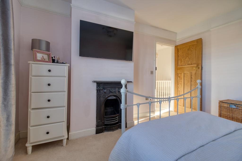Bedroom 1 - Ewe Move Swindon South