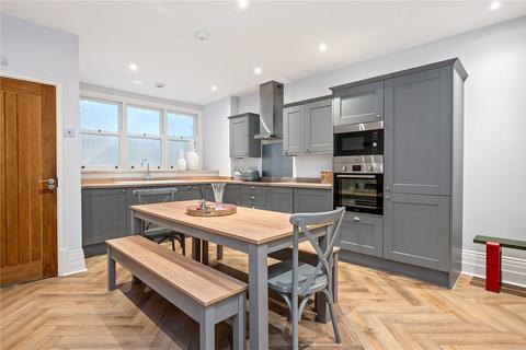 2 bedroom maisonette to rent, Theobalds Road, London, WC1X