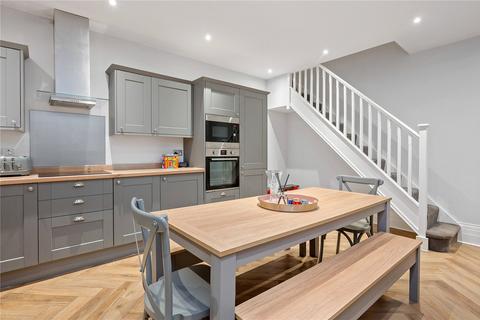 2 bedroom maisonette to rent, Theobalds Road, London, WC1X