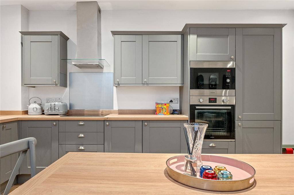Kitchen/ Dining Area