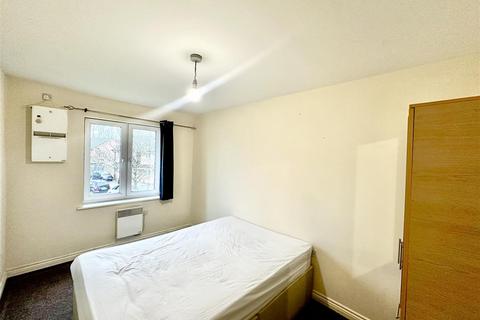 2 bedroom apartment to rent, Blackburn Way, Hounslow TW4