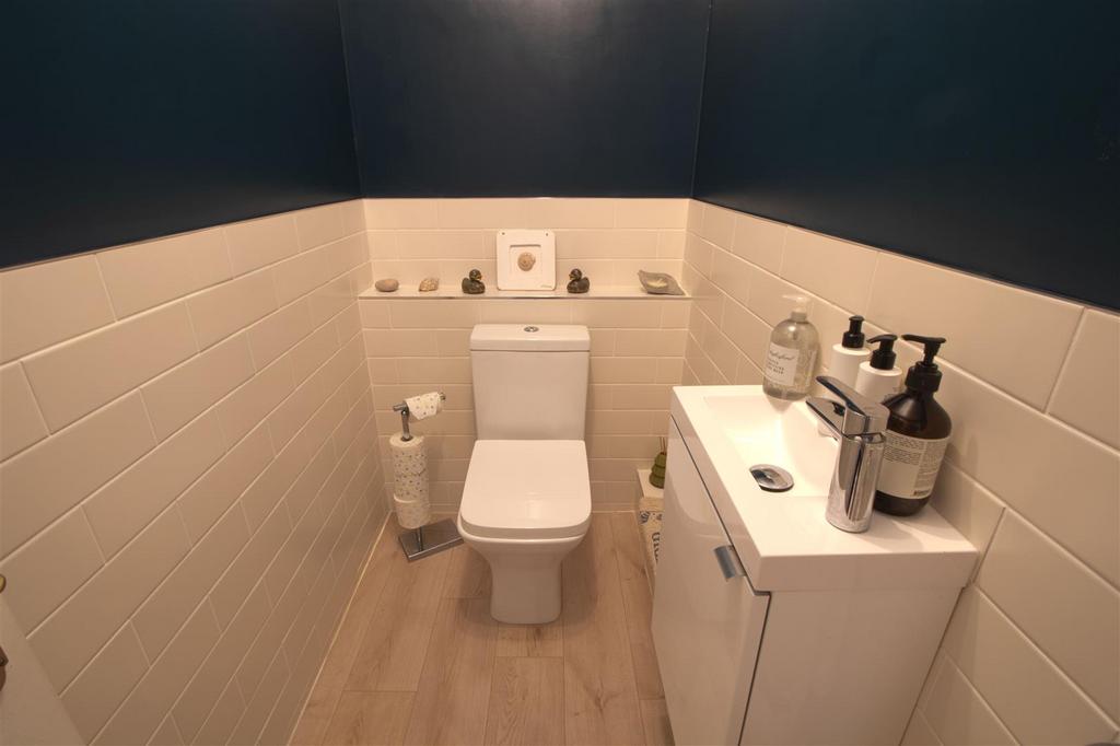 CLOAKROOM.jpg