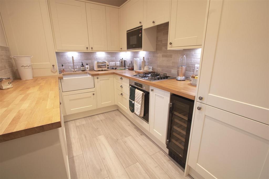 KITCHEN1.jpg
