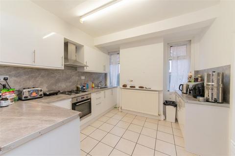 4 bedroom end of terrace house for sale, Woodlands Avenue, Finchley