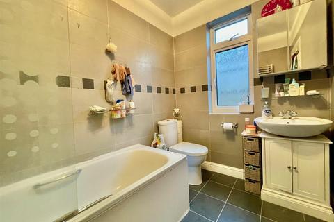 4 bedroom semi-detached bungalow for sale, Park Drive, Potters Bar EN6