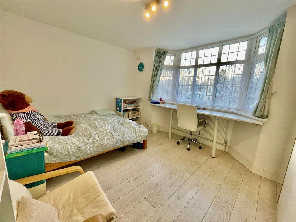 Park Drive 4 Bed 1.jpg
