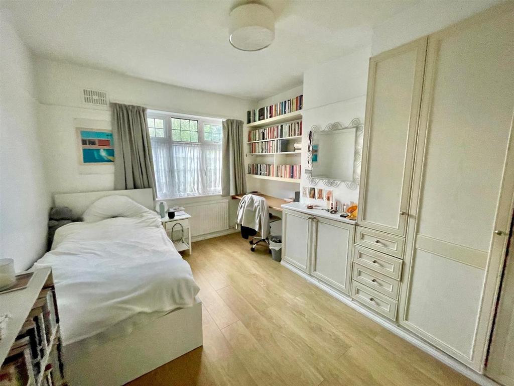 Park Drive 4 Bed 2.jpg